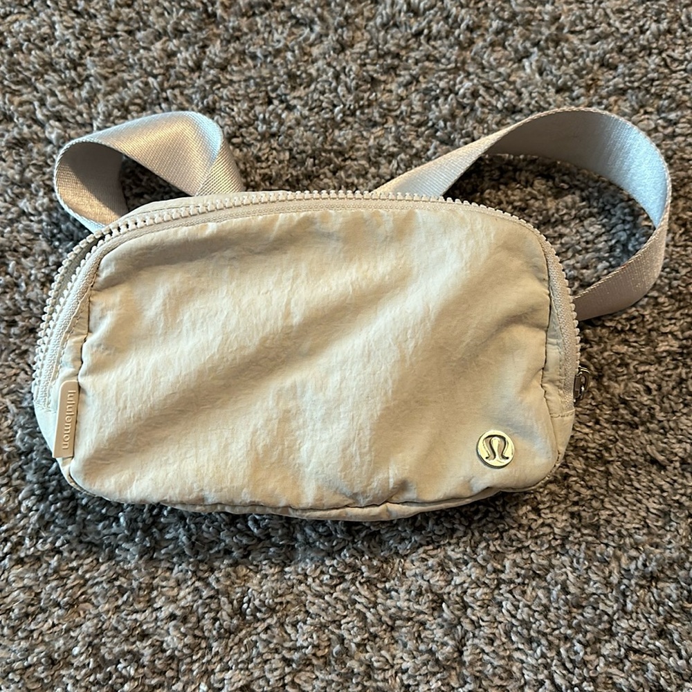 Lululemon fanny pack